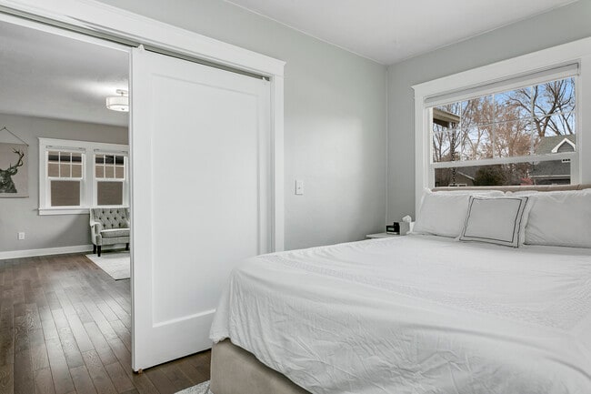 Queen bed. - 2117 W Jefferson St