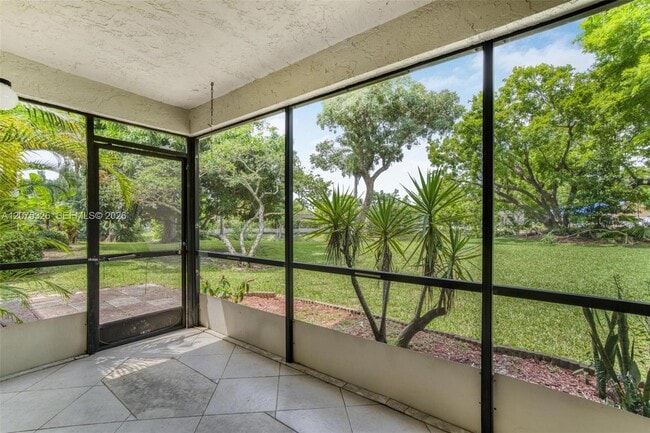 Building Photo - 709 Gardens Dr