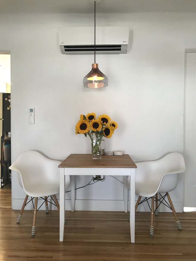 Dining area - 3130 Broadway