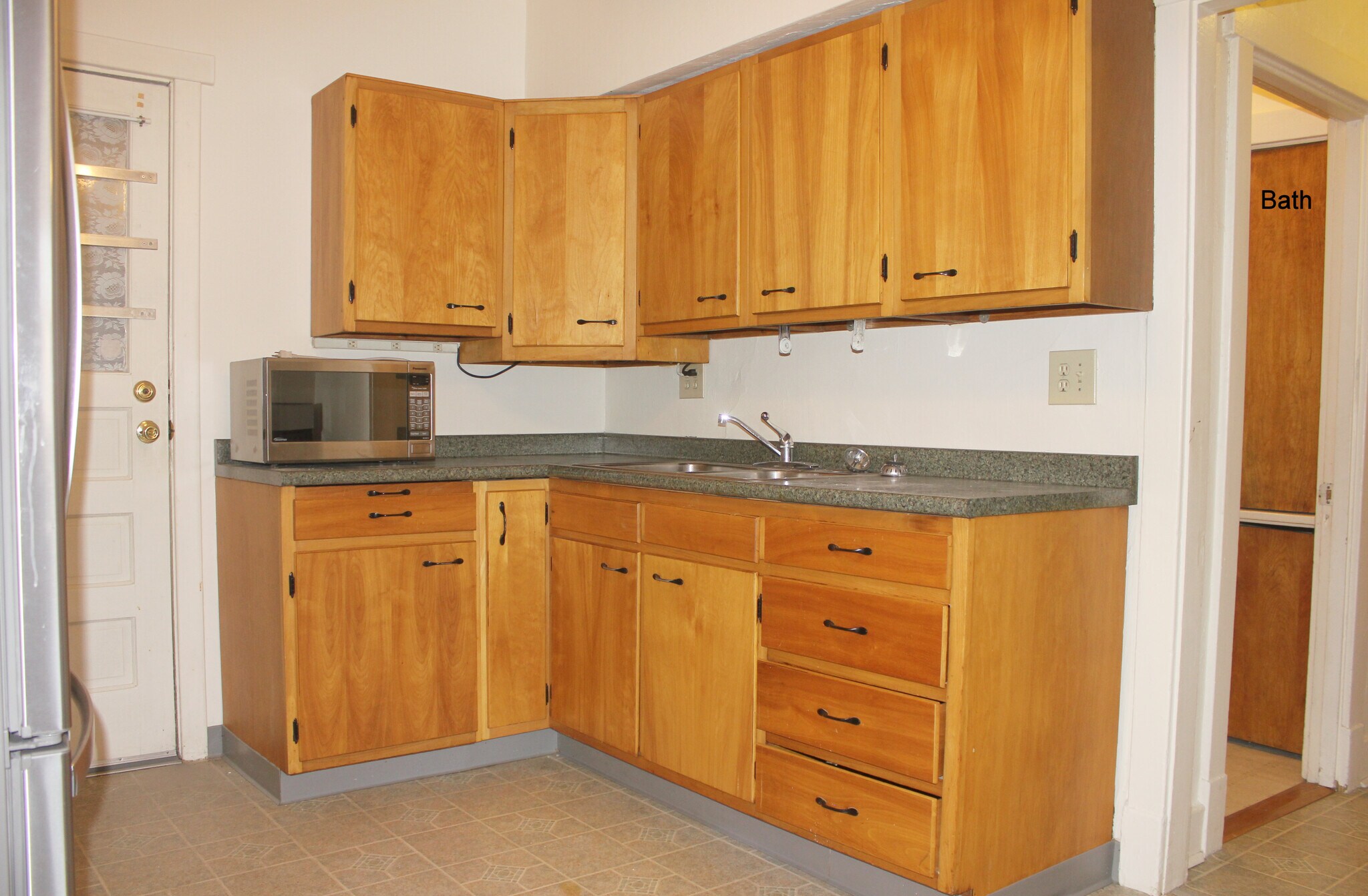 Kitchen cabinets - 5840 Alderson St