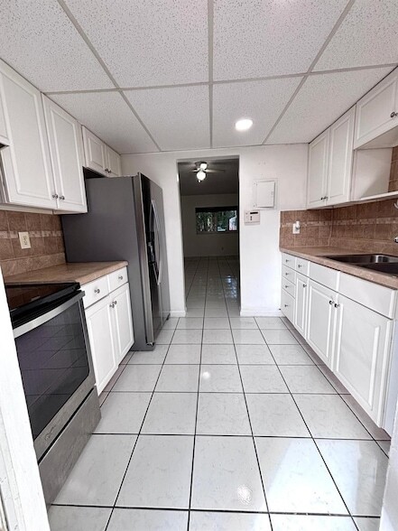 Building Photo - 1407 NE 56th St