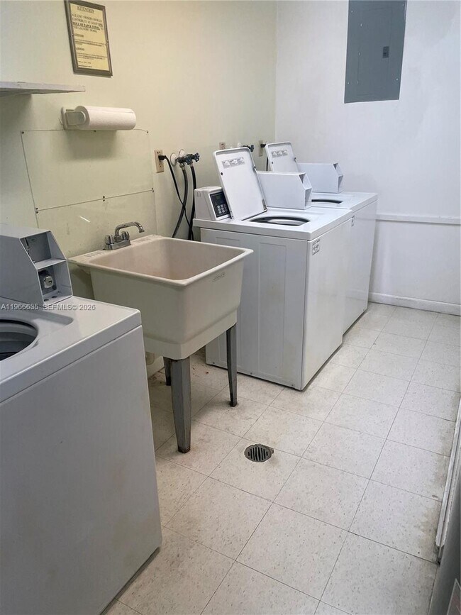 Building Photo - 4881 NW 22nd St