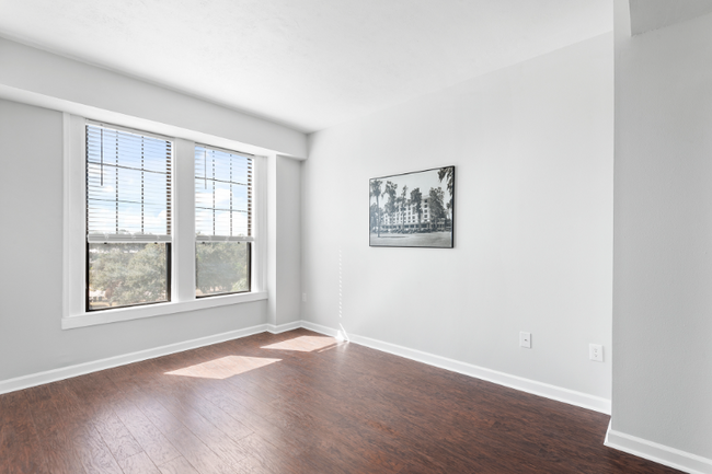 Building Photo - 235 6th St NW