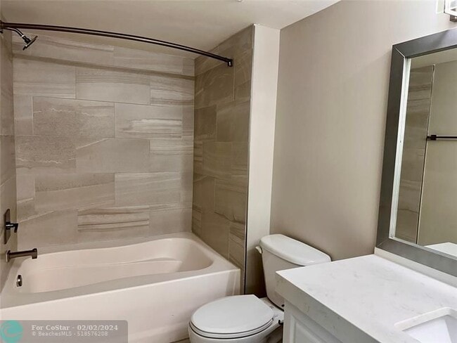 Building Photo - 1010 Seminole Dr