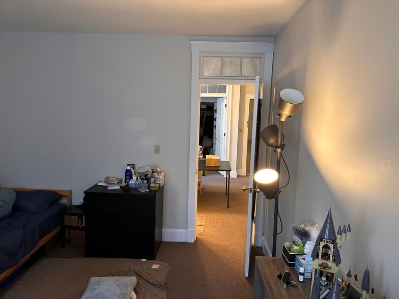 Building Photo - 845 Beacon St