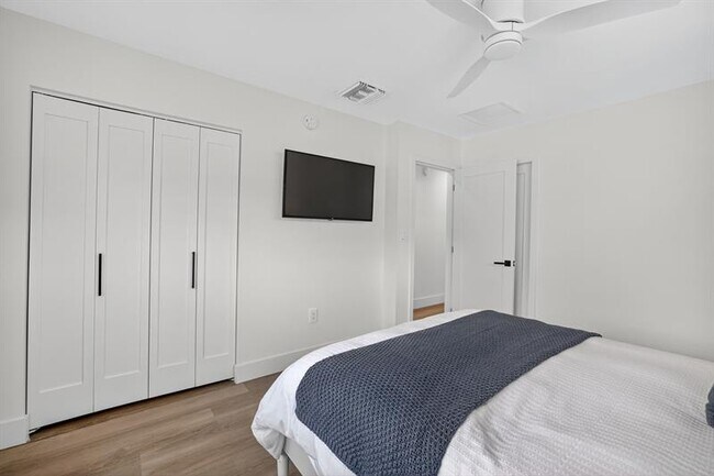 Building Photo - 2157 Coral Gardens Dr