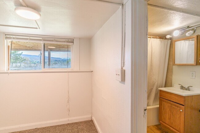 Building Photo - EN331 Malaga Ave