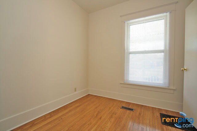 Building Photo - 1640 E ST-1