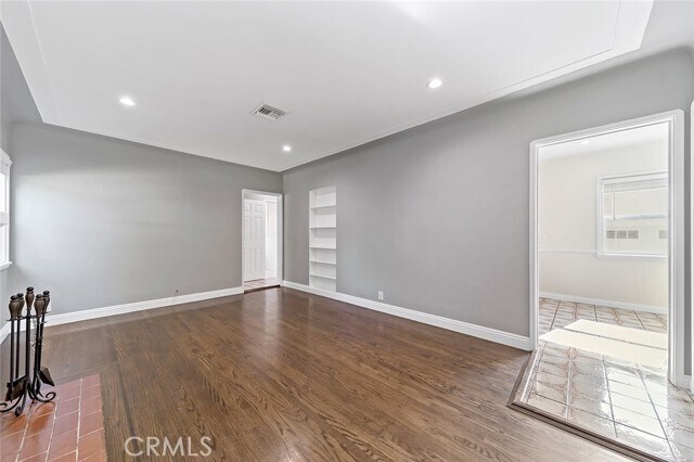 Building Photo - 348 W Spazier Ave