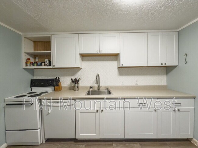 Building Photo - 2122 S 1800 E