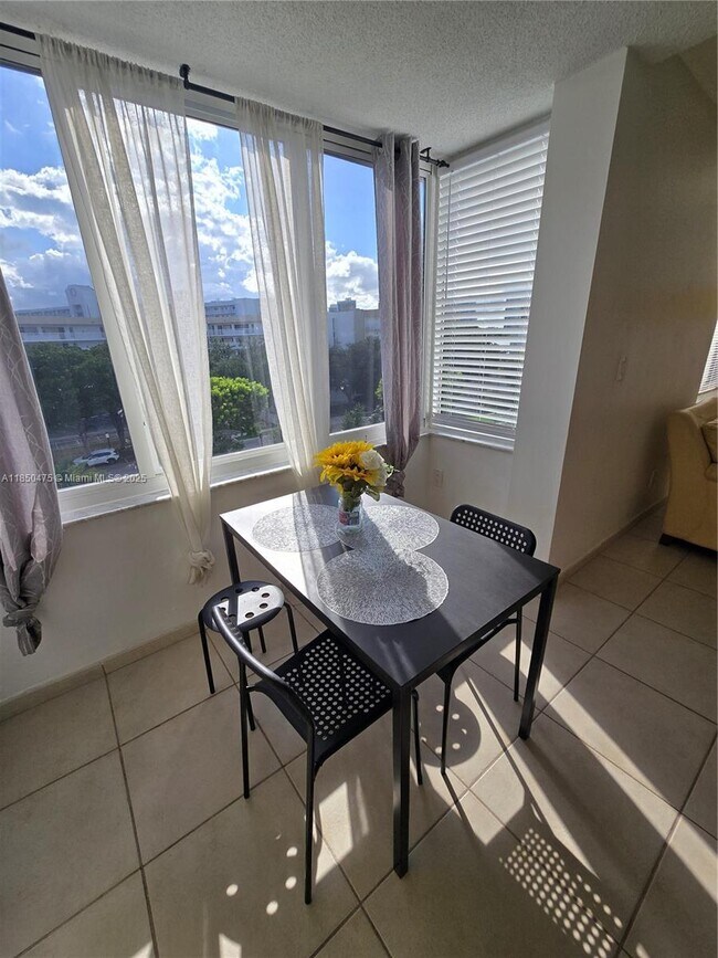 Building Photo - 250 180th Dr