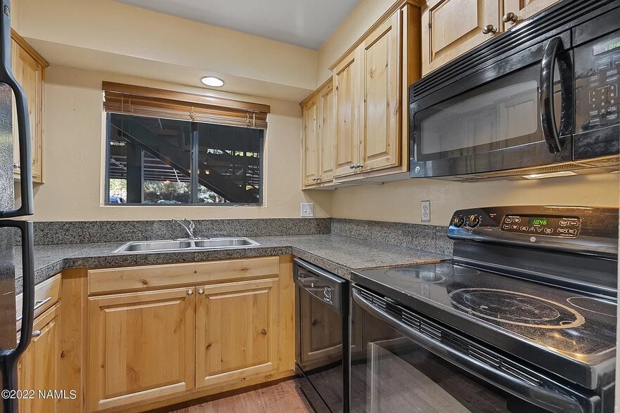 Building Photo - 3200 S Litzler Dr