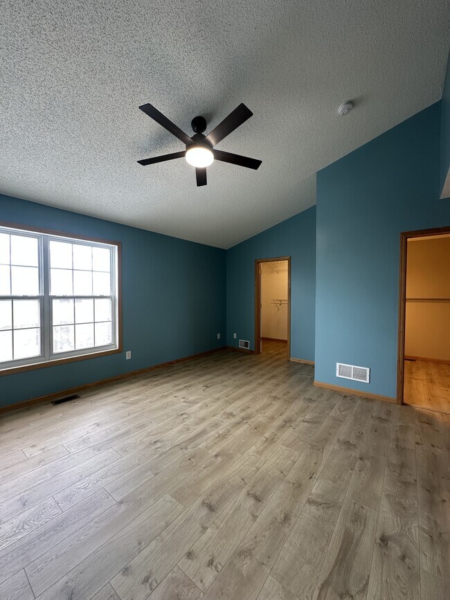 Building Photo - 405 Village Pkwy