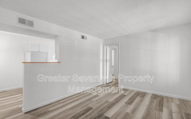 Building Photo - 401 N Cromwell Rd