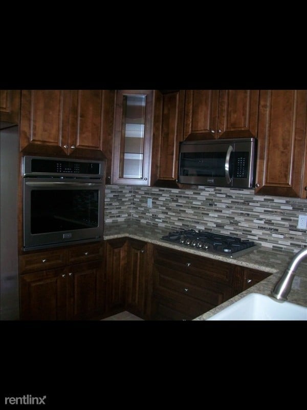 Building Photo - 10950 Bloomfield St