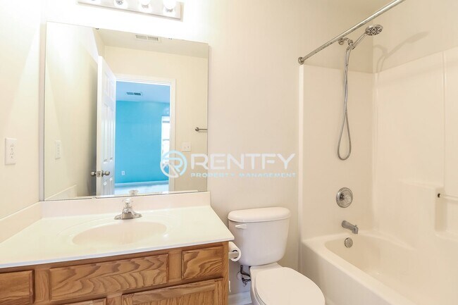 Building Photo - 18478 Streamline Ct