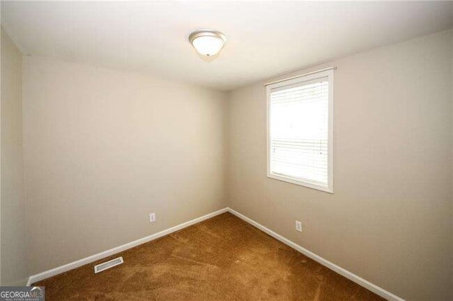 Building Photo - 121 Stoneforest Dr
