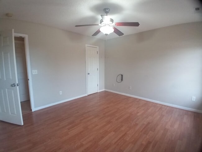 Building Photo - 3525 Drayton Dr