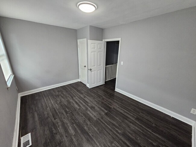 Building Photo - 2 Bedroom/ 1.5 Baths in Bel Air Edison