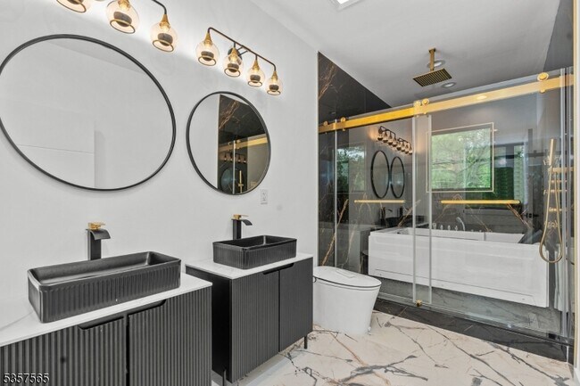 Building Photo - 148 Great Hills Rd