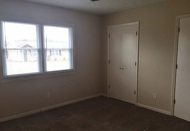 Building Photo - This lovely 2 bedroom 1 bath duplex is located in Stanley off Sifford Rd.