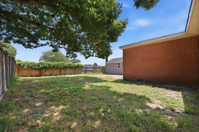 Building Photo - 1305 Yeadon Rd