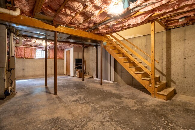 Building Photo - 6 Samantha Ln