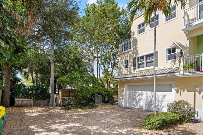 Building Photo - 630 SE 15th St