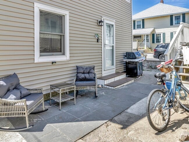 Building Photo - 16 Manomet Ave