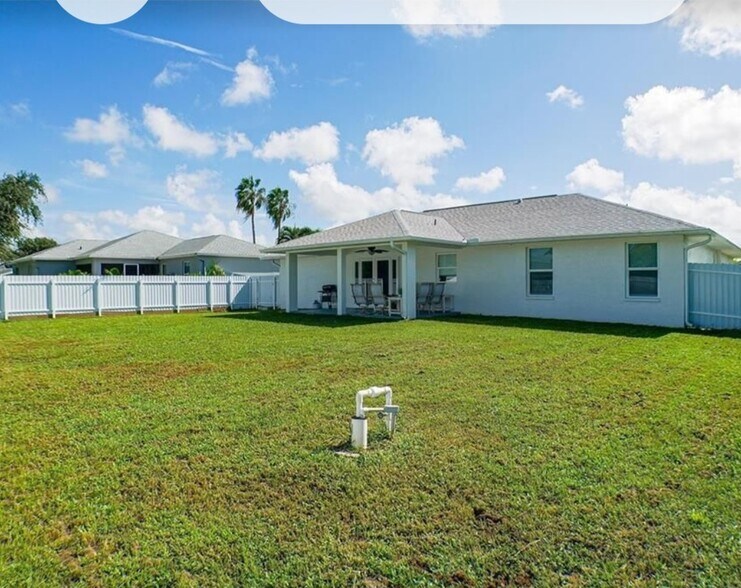 Building Photo - 2210 SW 14th Ave