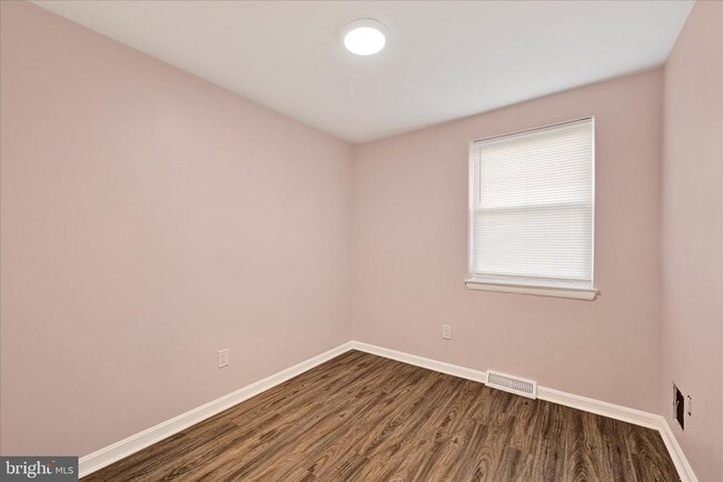 Building Photo - 4411 Falls Bridge Dr