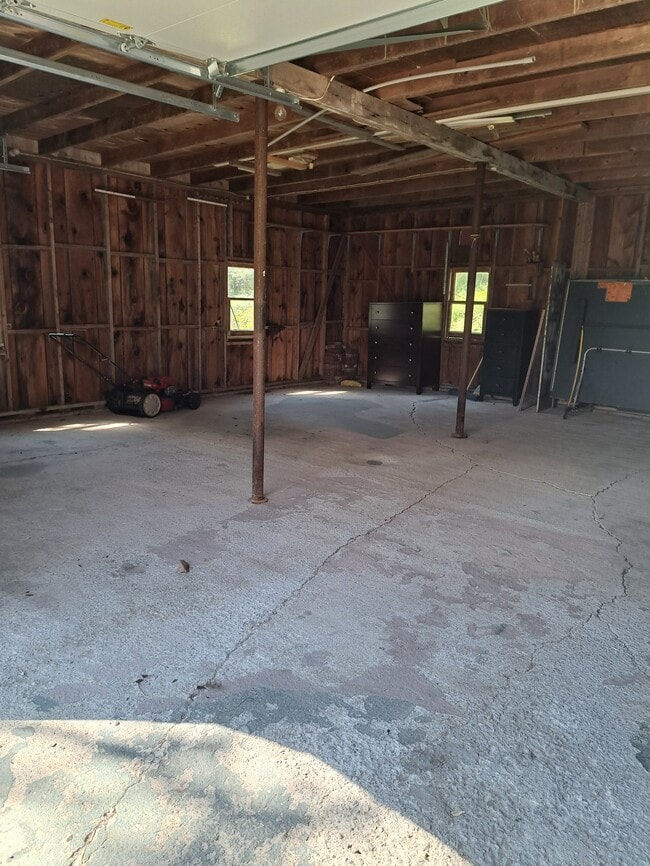 Building Photo - 921 Bremen Rd