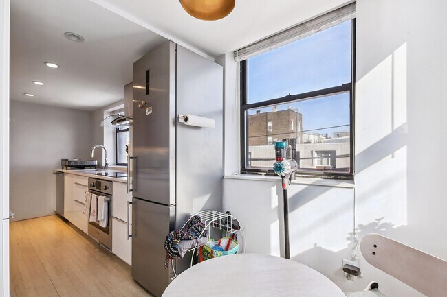 Building Photo - 464 Central Ave