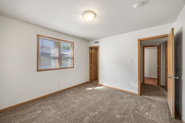 Building Photo - Clover Creek | Standard 2-Bedroom *