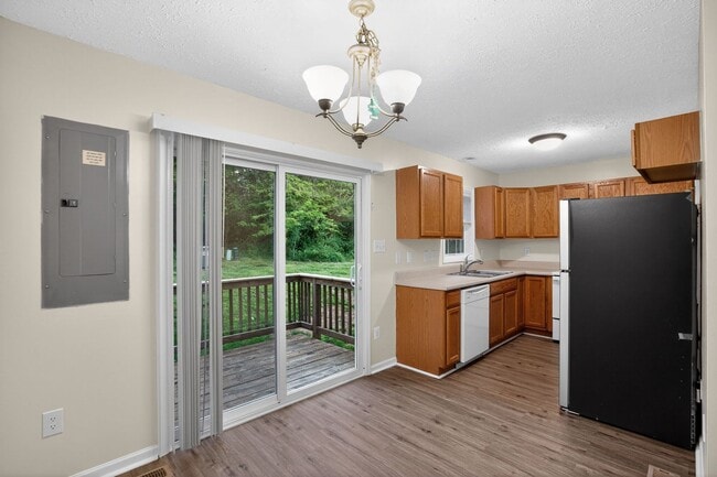 Building Photo - Newly Renovated Townhome in Presidential Lakes