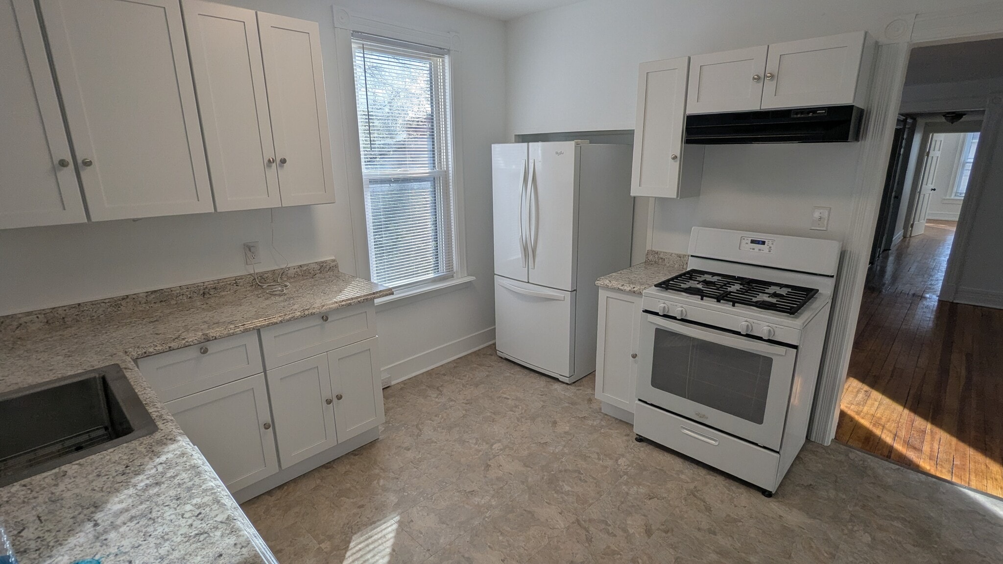 Building Photo - 136 Dove St