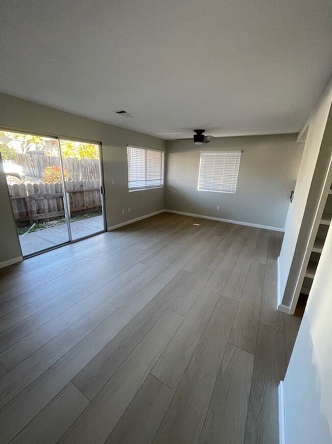 Building Photo - In the Heart of Atascadero