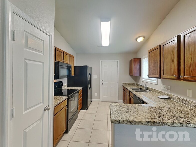 Building Photo - 10417 Hugue Way