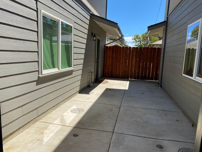 Building Photo - Downtown Vacaville High End 1Bed/1Bath