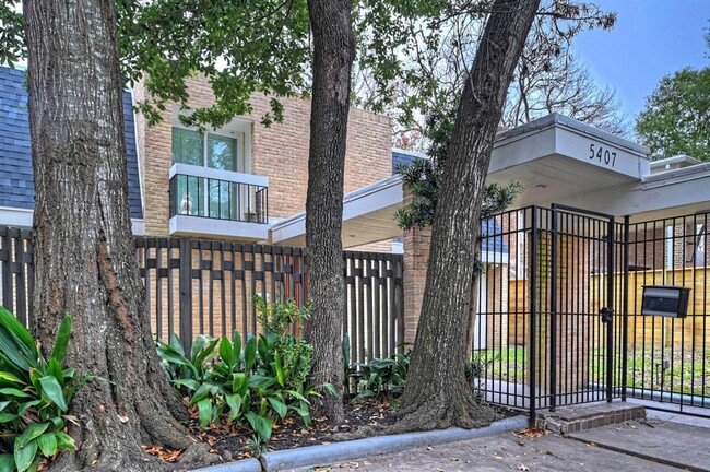 Building Photo - 5407 John Dreaper Dr