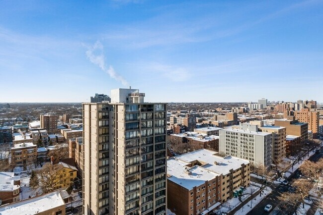 Building Photo - 5701 N Sheridan Rd