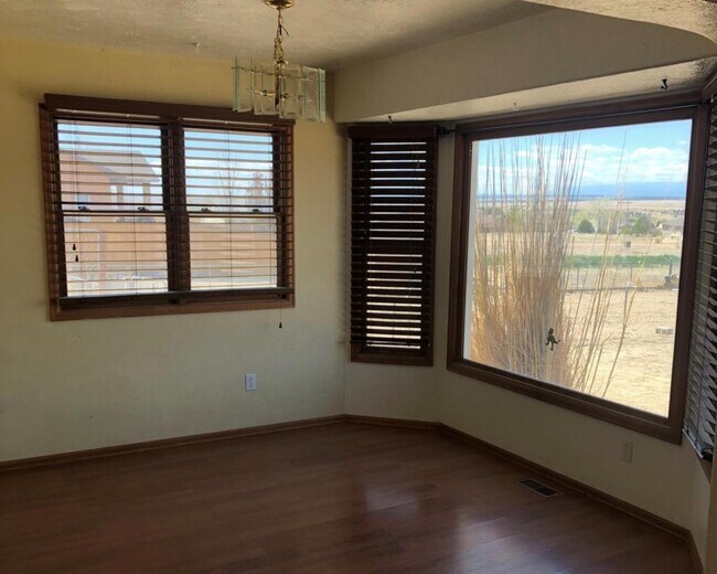 Building Photo - 985 S Monterosa Dr