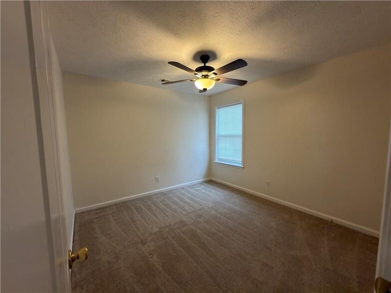 Building Photo - 620 Manor Glen Dr