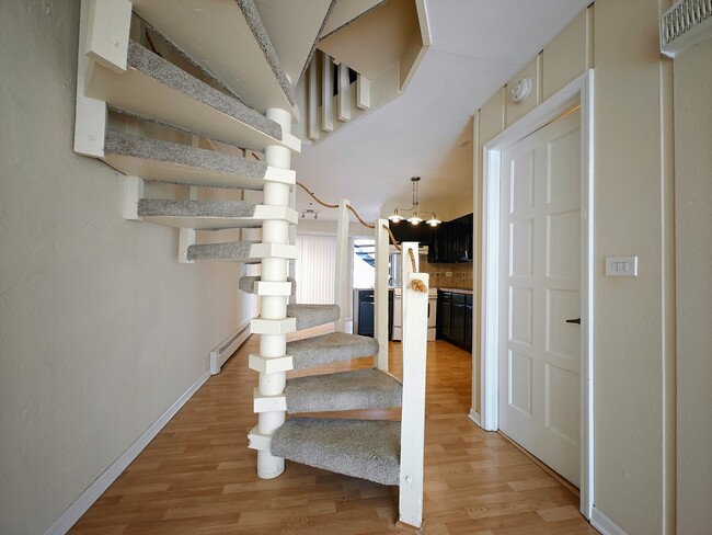 Building Photo - 1296 E Washington St