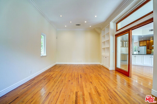 Building Photo - 10450 Ilona Ave