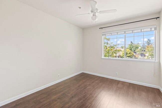 Building Photo - 1734 Zinfandel Dr
