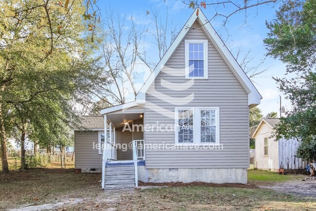 Building Photo - 130 Pelzer St