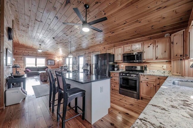 Building Photo - 54 Henderson Ln