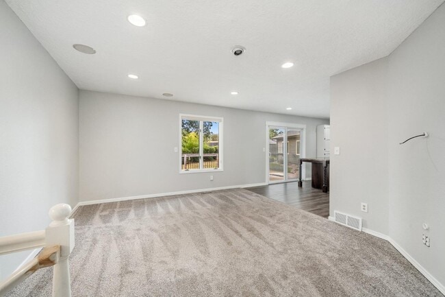 Building Photo - 2412 S Sheffield Cir