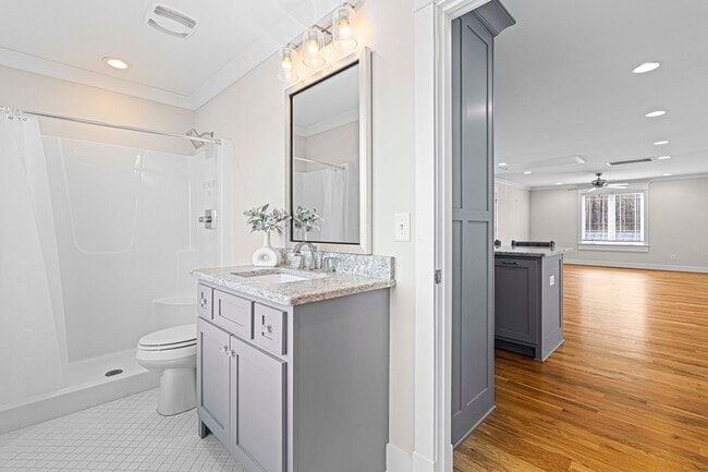 Building Photo - Studio Garage Apartment